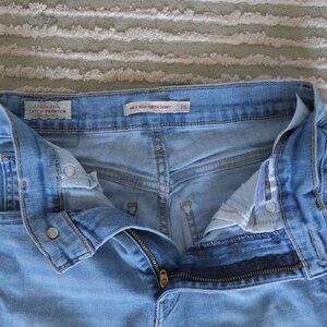 Levi’s Premium Mile High Super Skinny Jeans – Size 26 – Light Wash